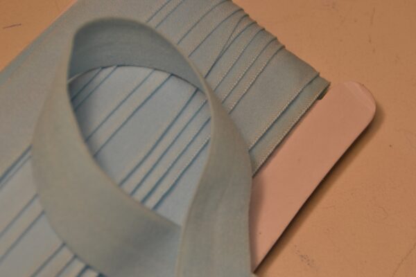 folde elastik 20 mm. mat, lyseblå